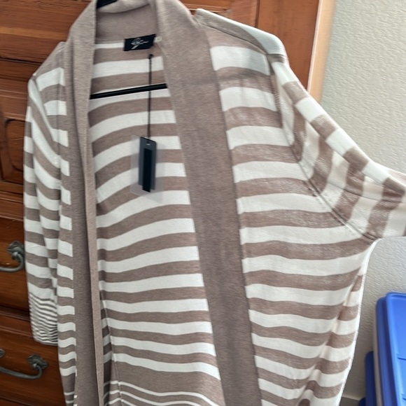 NWT Women’s cream and brown striped cardigan, size large. - Picture 4 of 7